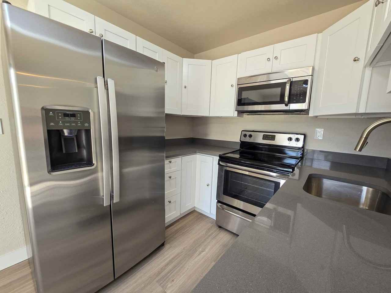 3515 Hayden Pl - Photo 4 of 19