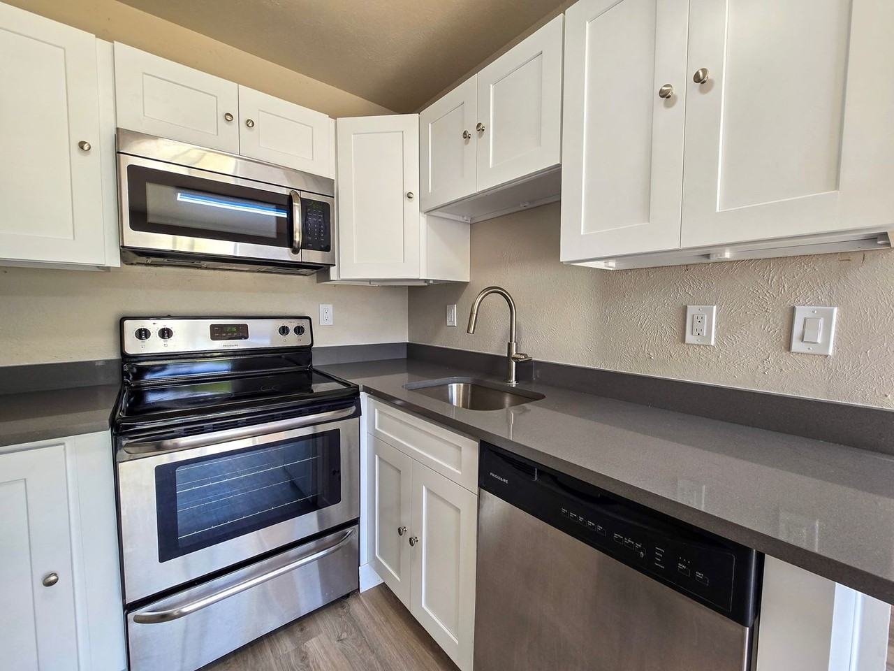 3515 Hayden Pl - Photo 5 of 19