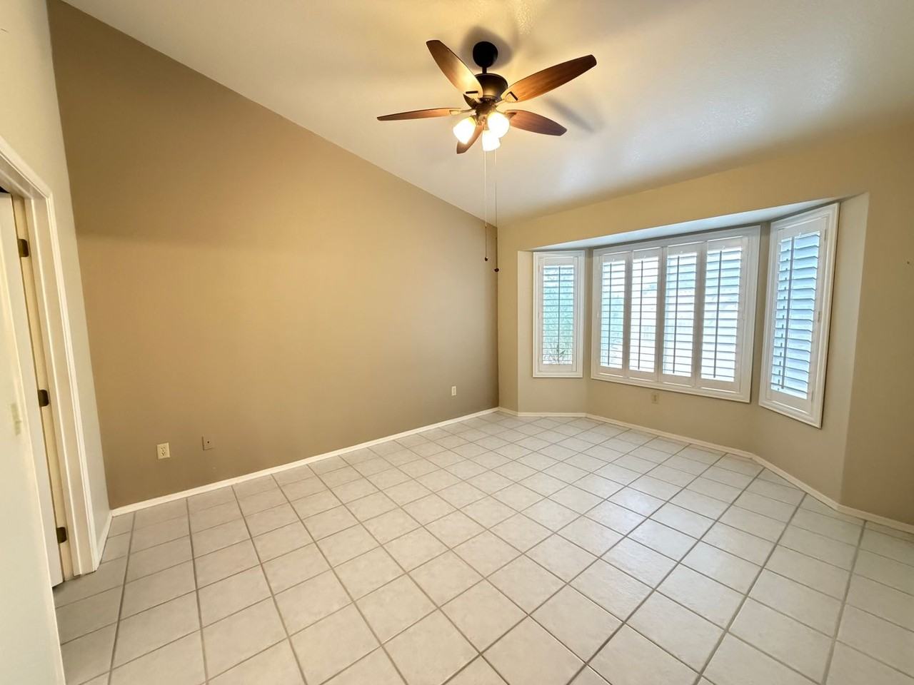 2852 Bluff Point Dr - Photo 4 of 10