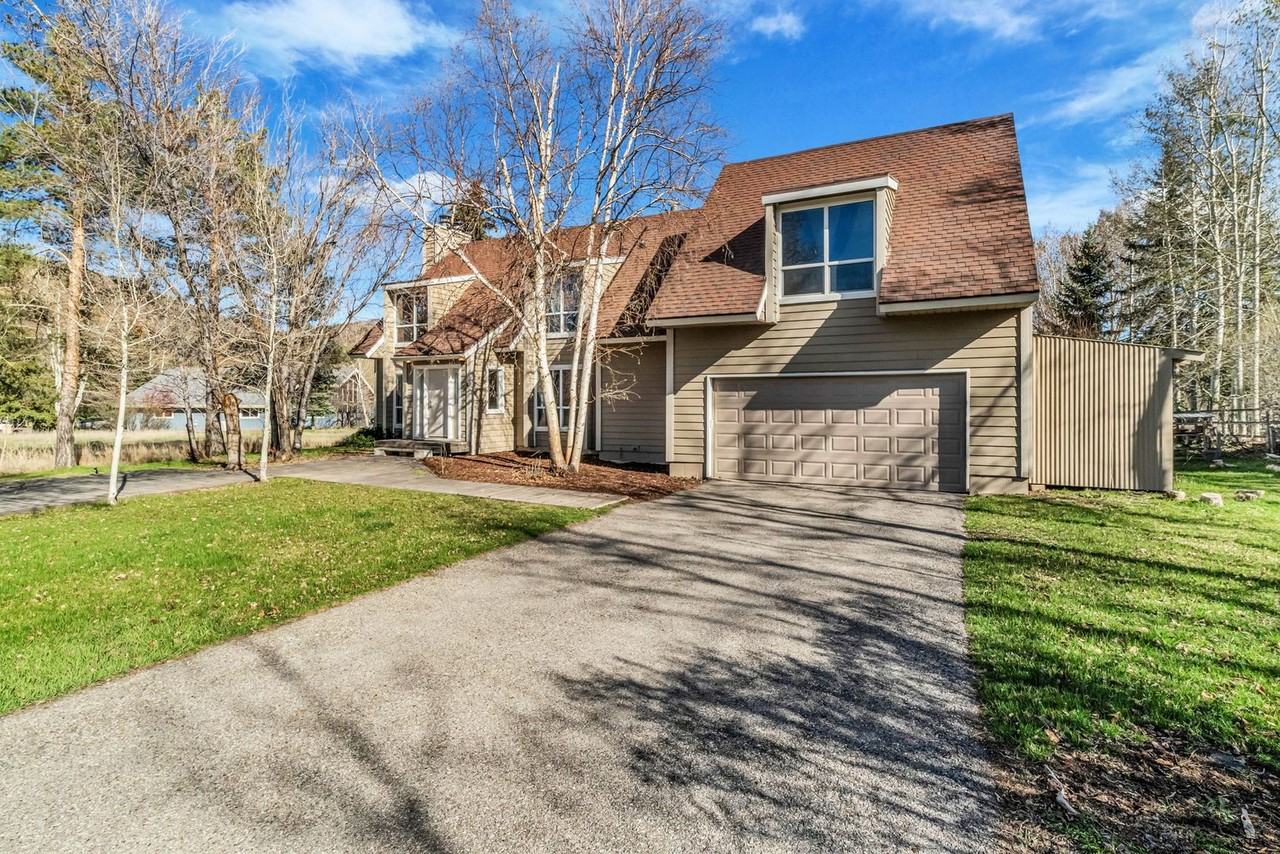 2035 Lucky John Dr - Photo 3 of 36