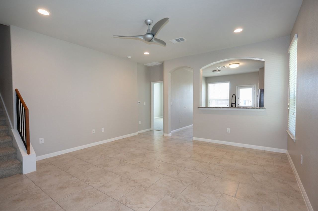 415 Epiphany Ln - Photo 5 of 24