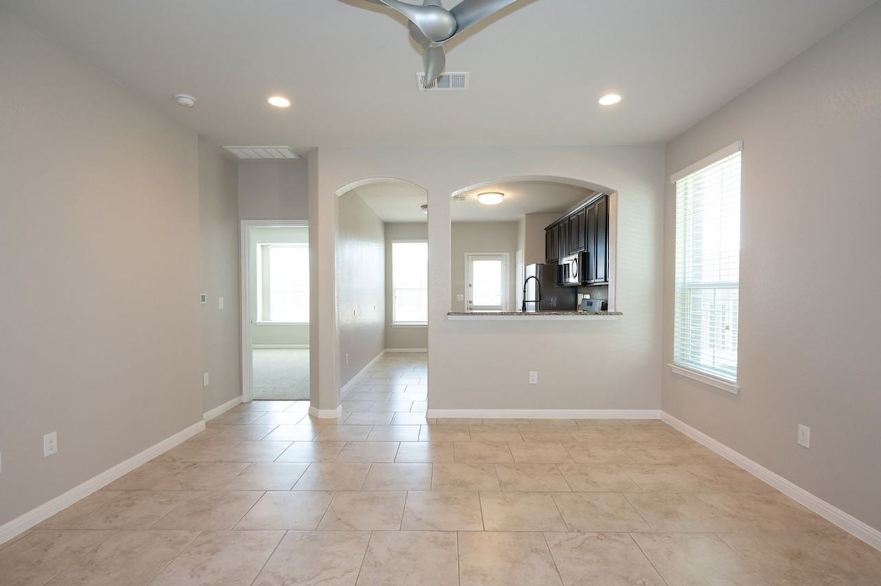 415 Epiphany Ln - Photo 6 of 24