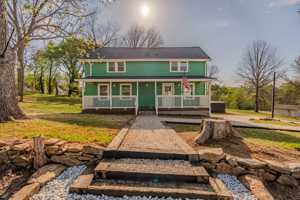 featured image of 231 Broadway St