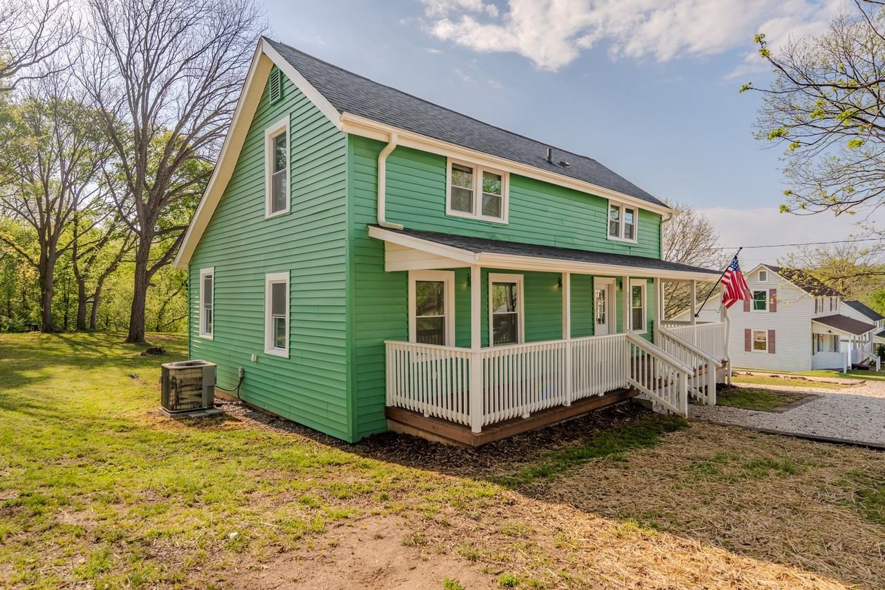 231 Broadway St - Photo 3 of 29