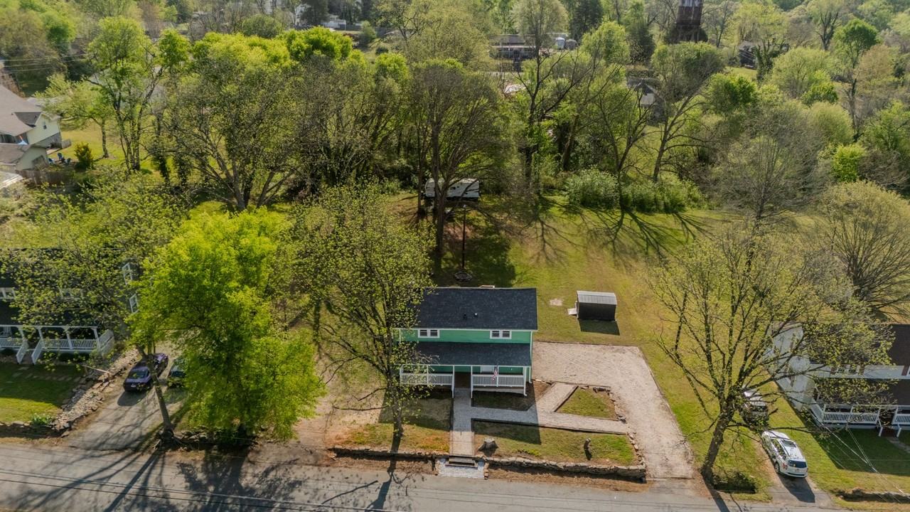 231 Broadway St - Photo 5 of 29