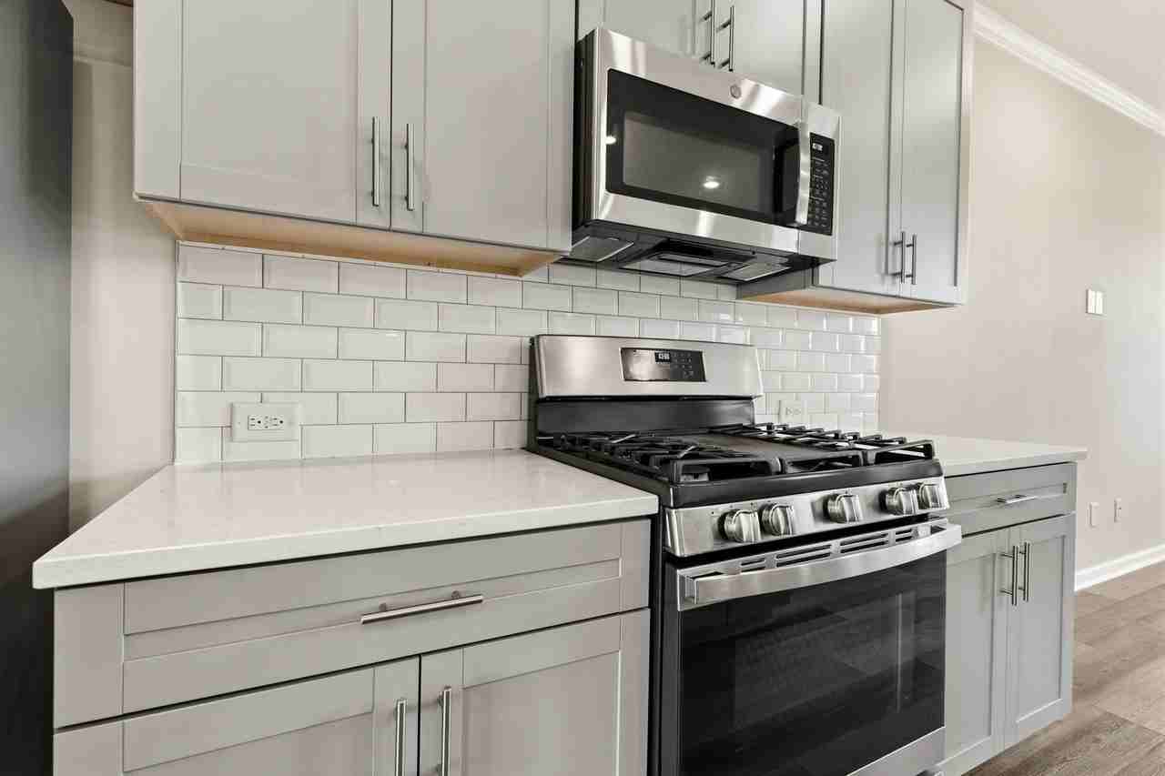 6512 Astor Elgin St - Photo 3 of 23