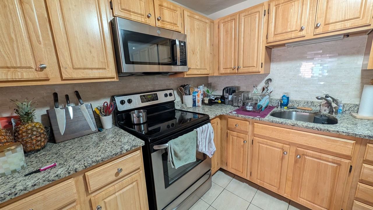 210 Babcock St - Photo 3 of 12