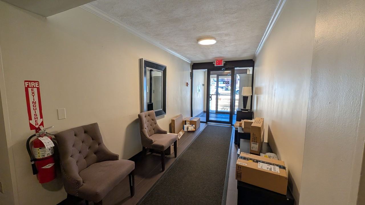 210 Babcock St - Photo 5 of 12