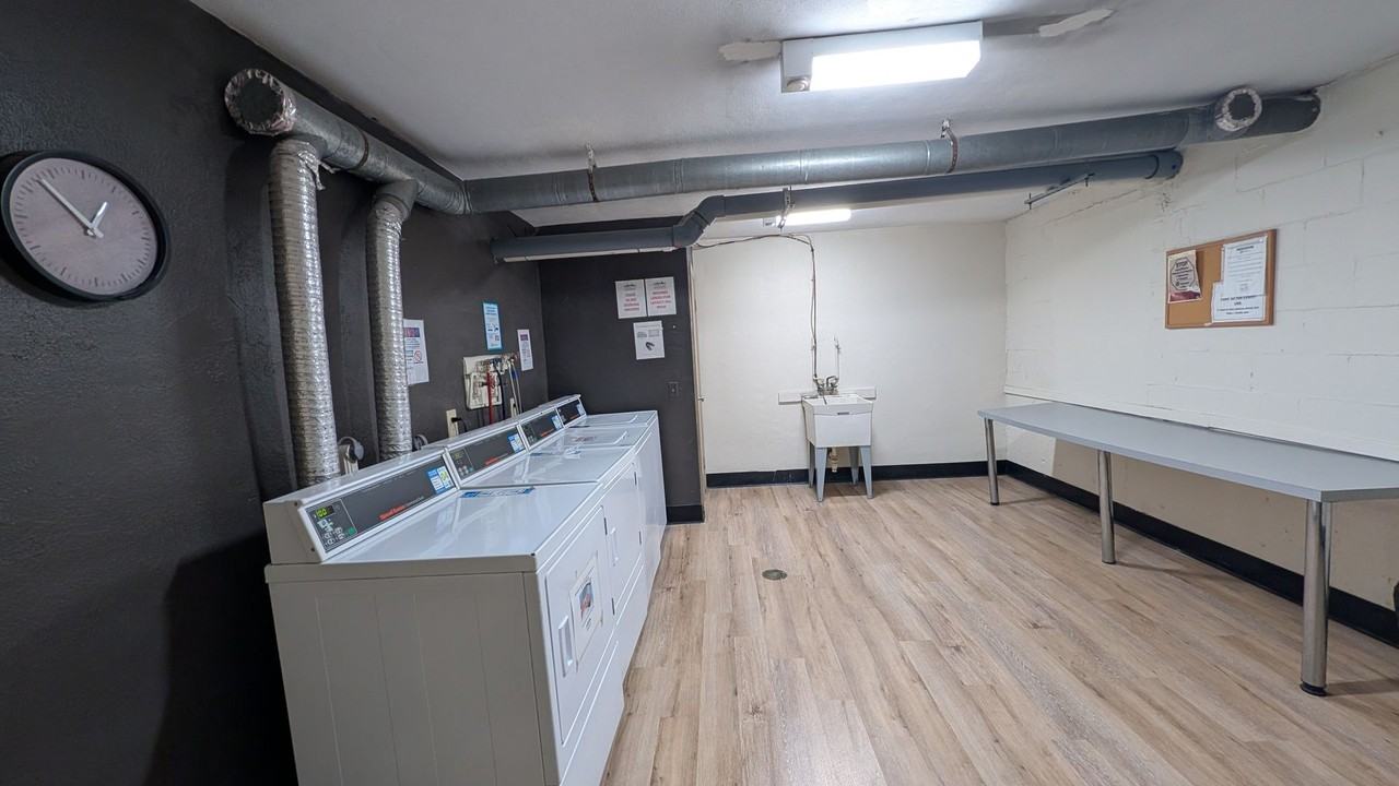 210 Babcock St - Photo 6 of 12
