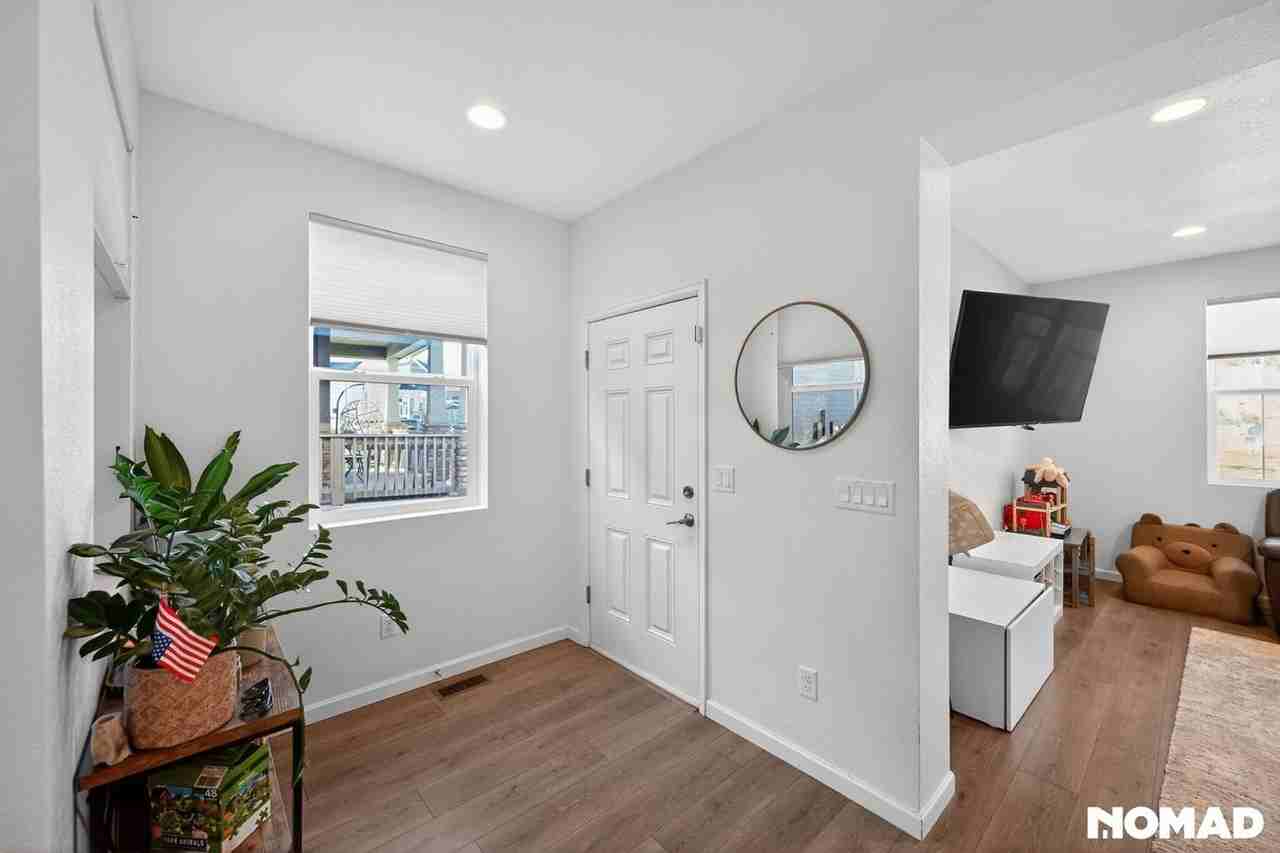 8195 Monte Vista Cir - Photo 2 of 22