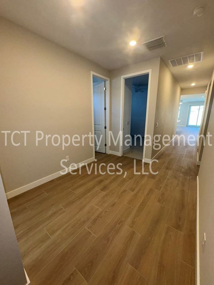 808 W Sparrow Dr - Photo 2 of 22