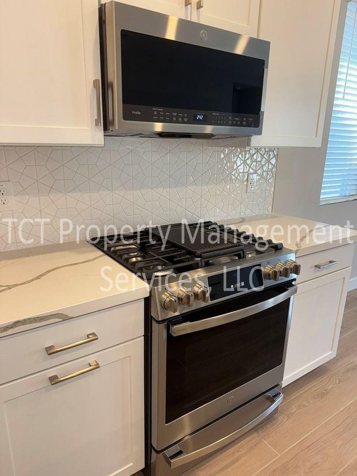 808 W Sparrow Dr - Photo 5 of 22