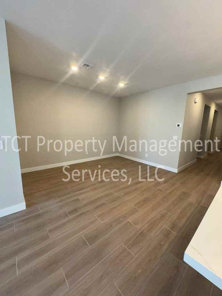 808 W Sparrow Dr - Photo 7 of 22