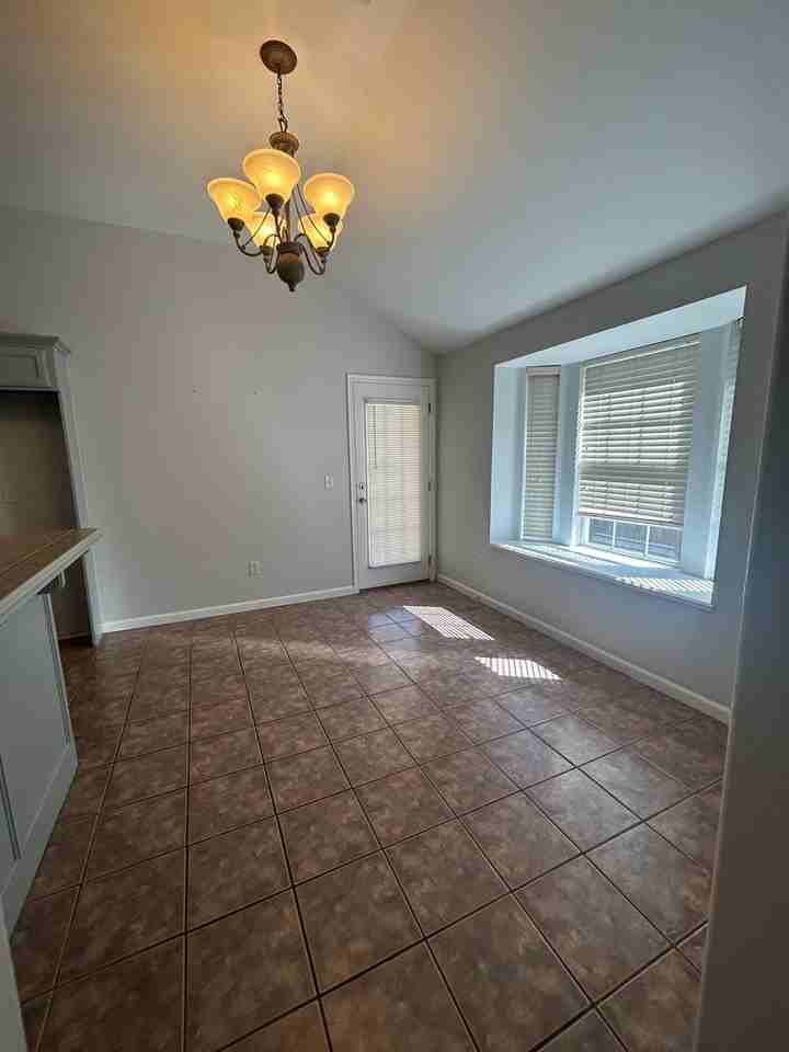 1925 Olde School Rd - Photo 4 of 17