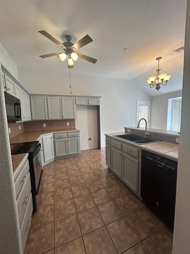 1925 Olde School Rd - Photo 6 of 17