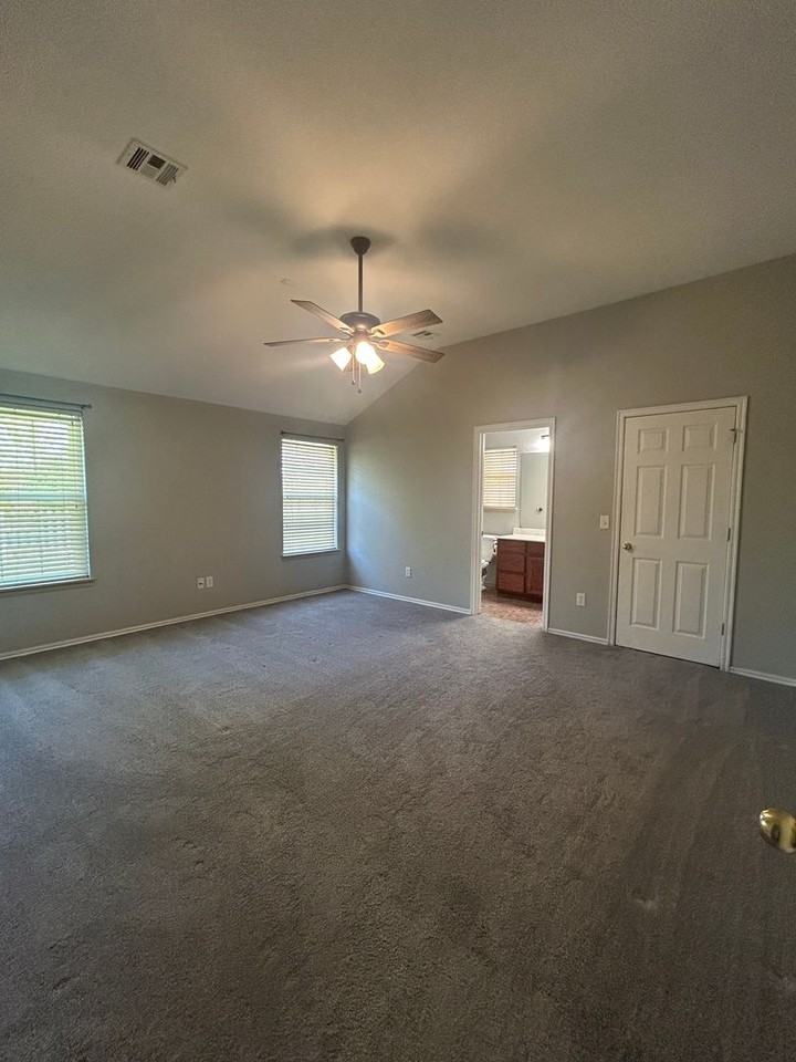 1925 Olde School Rd - Photo 7 of 17