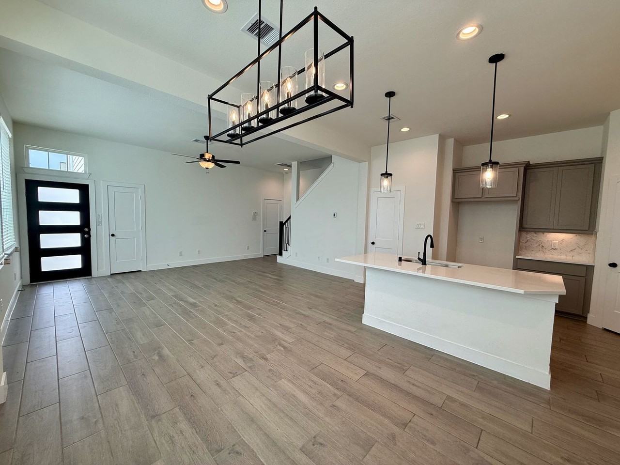 12946 Rio Mariano Ln - Photo 3 of 38