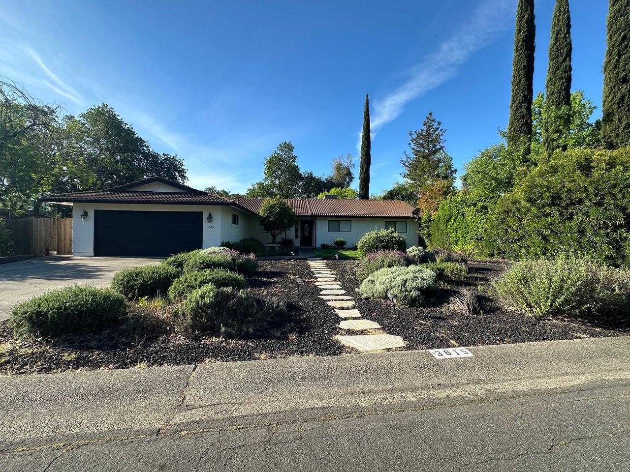 3615 Riverview Dr - Photo 2 of 40