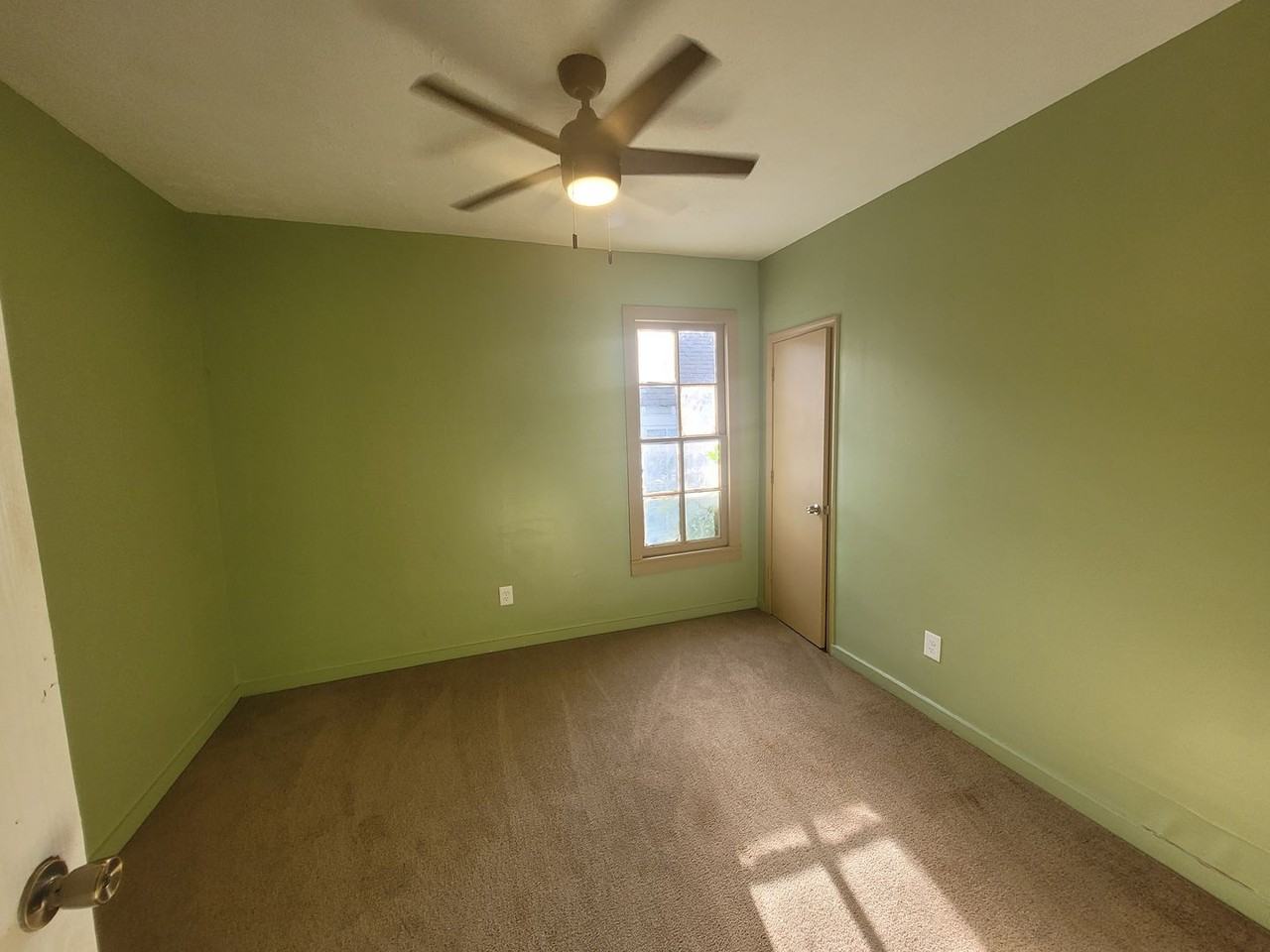 2724 9th St - Photo 4 of 9