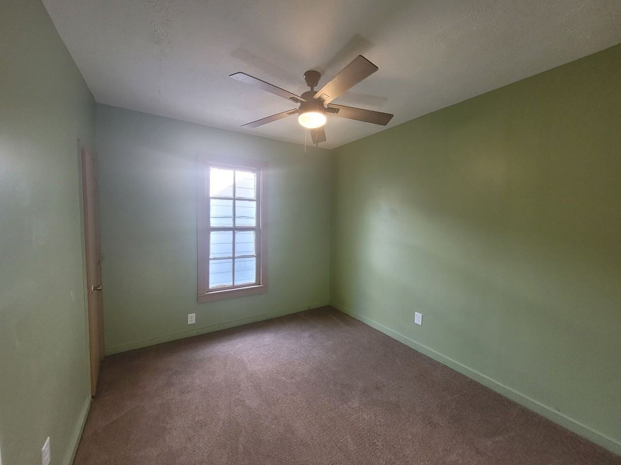 2724 9th St - Photo 6 of 9