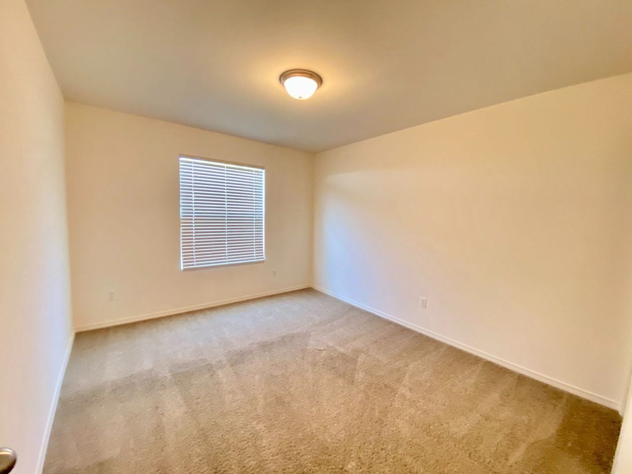 8100 88th St Ne - Photo 4 of 10