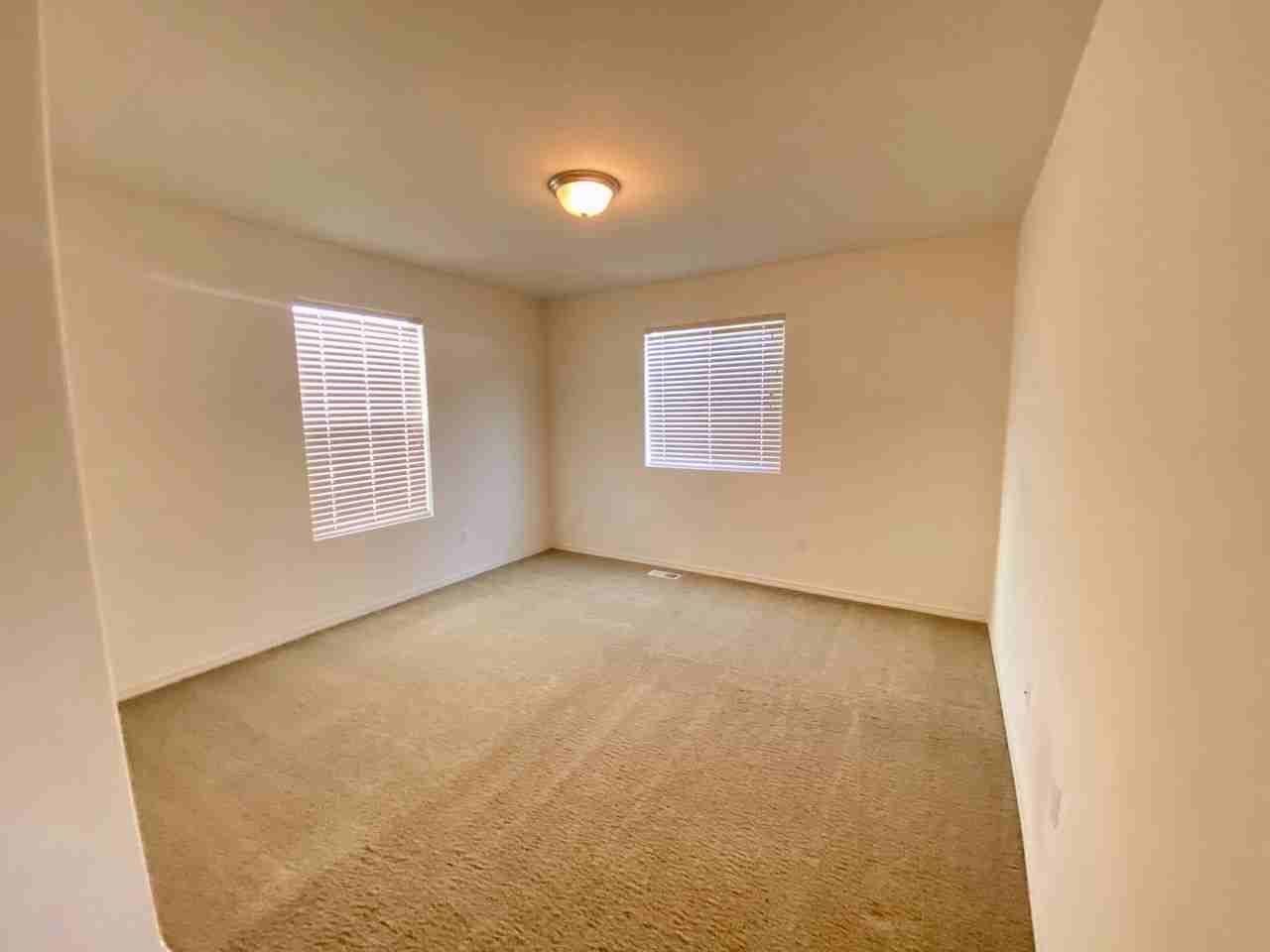 8100 88th St Ne - Photo 5 of 10