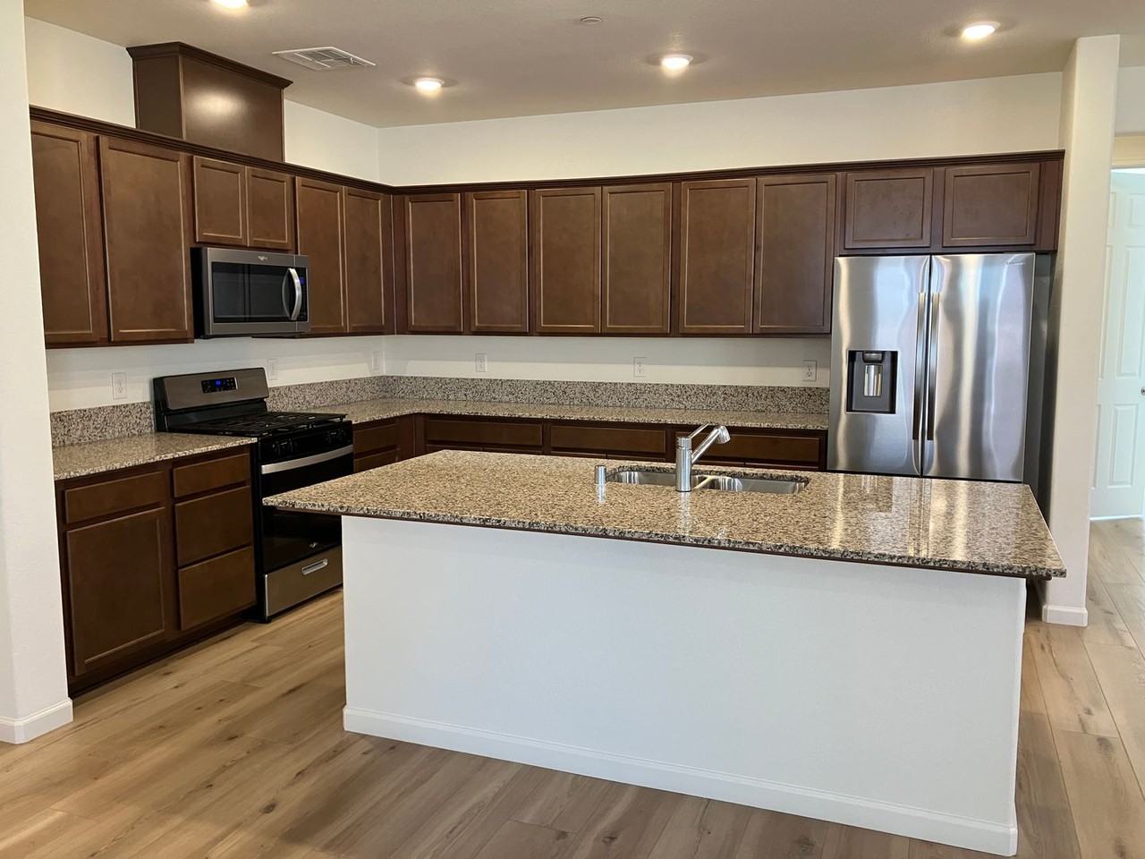 1977 Apiary Way - Photo 4 of 24