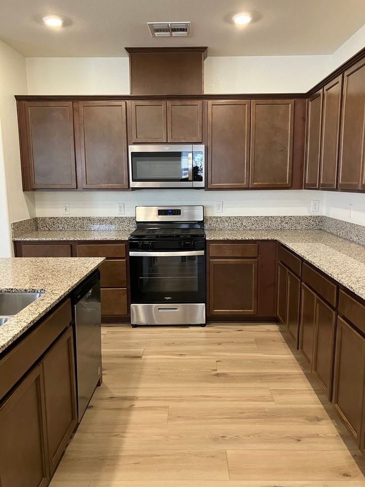 1977 Apiary Way - Photo 5 of 24