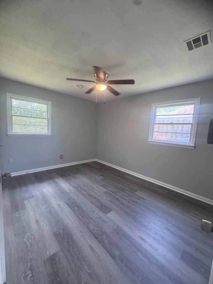 5154 Greensboro Dr - Photo 2 of 12