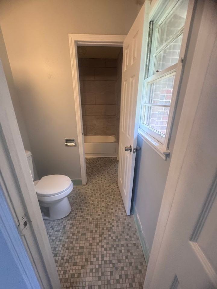 5154 Greensboro Dr - Photo 4 of 12