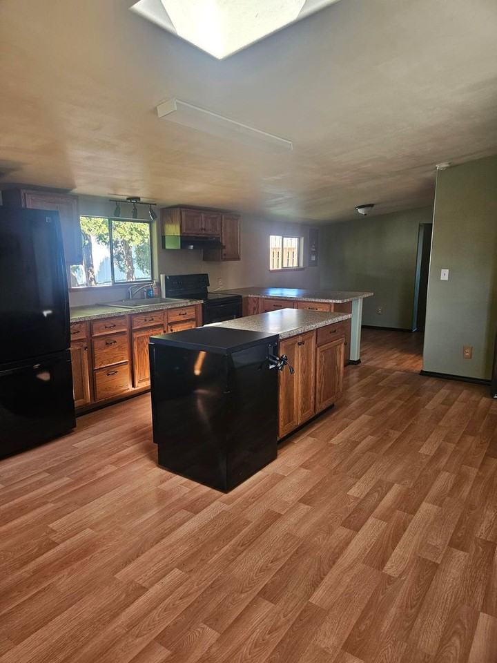 410 N Broadway - Photo 2 of 22