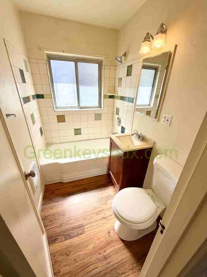 3304 Se Clinton St - Photo 6 of 31