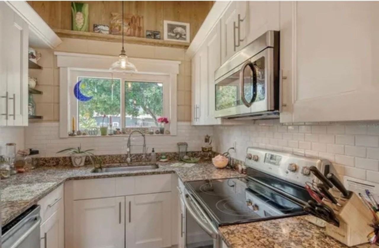 352 Tihami Rd - Photo 7 of 17