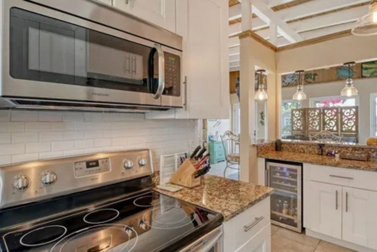 352 Tihami Rd - Photo 7 of 18