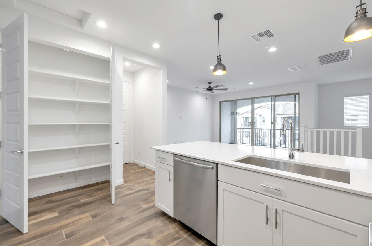 4055 E Amoroso Dr - Photo 2 of 29