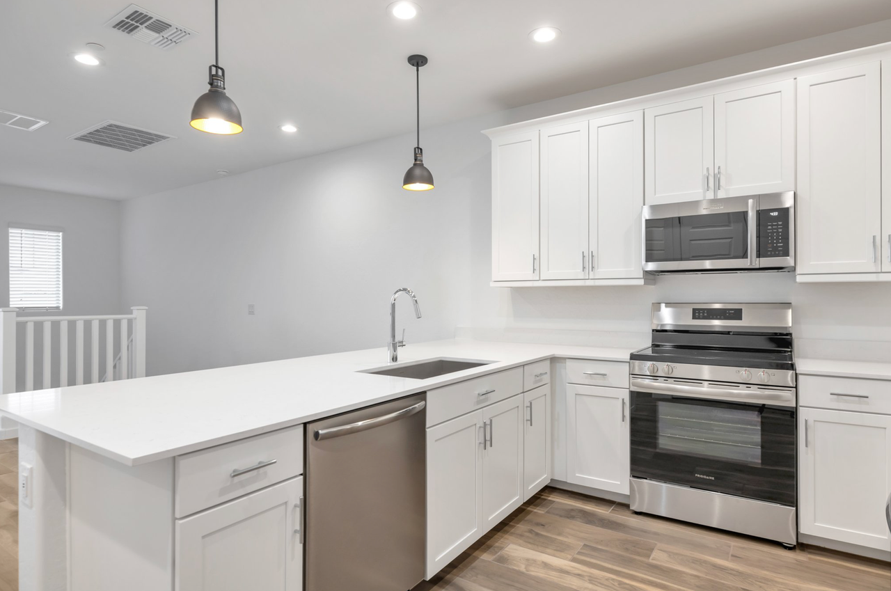 4055 E Amoroso Dr - Photo 4 of 29