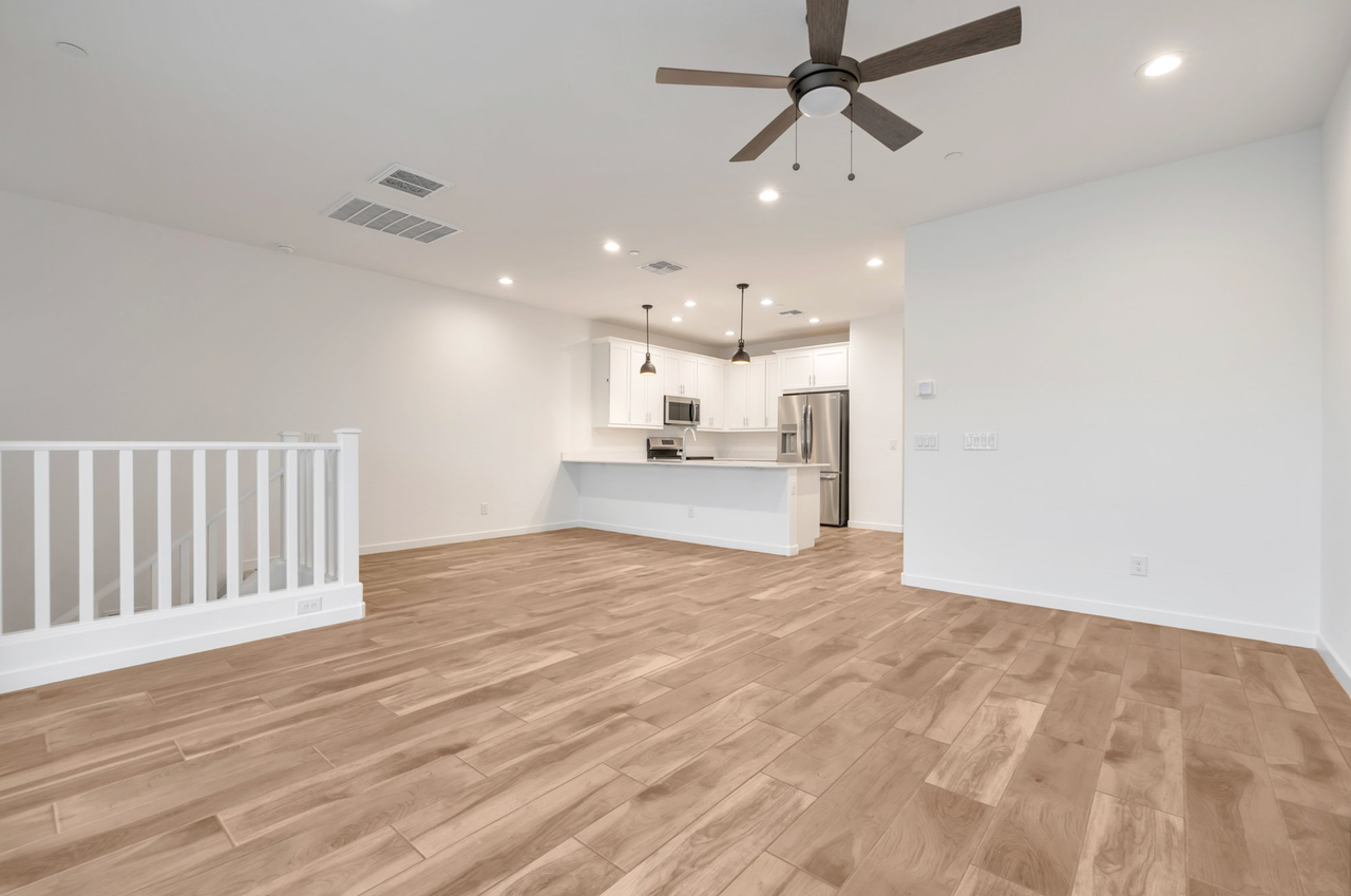 4055 E Amoroso Dr - Photo 5 of 29