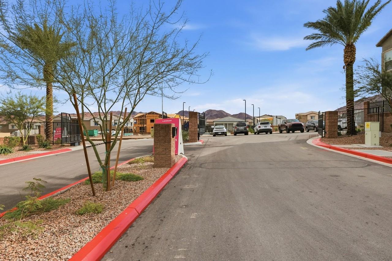 1512 Maya Crossing Ave - Photo 5 of 10