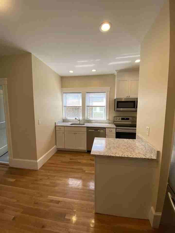 305 Tappan St - Photo 6 of 16