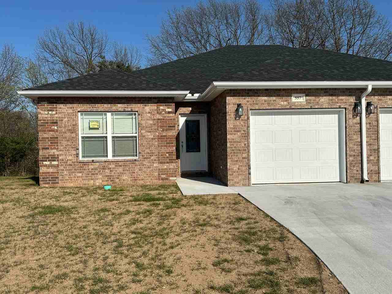 557 Pineview Ln - Photo 2 of 9