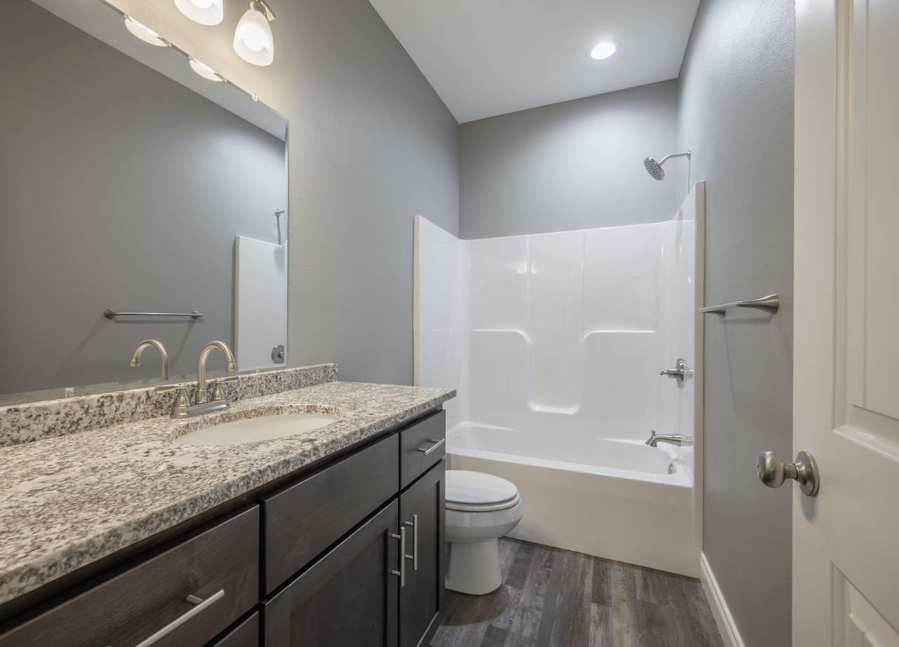 557 Pineview Ln - Photo 5 of 9