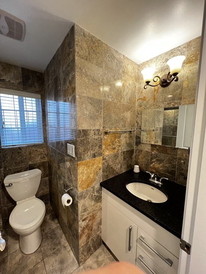 2509 East Pender Street - Photo 2 of 12