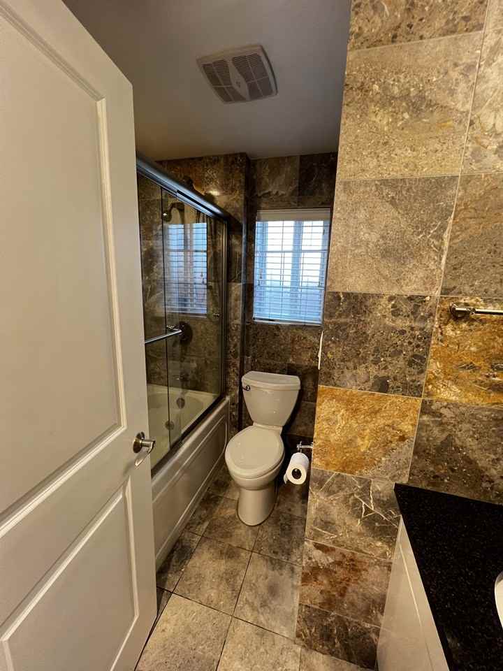 2509 East Pender Street - Photo 5 of 12