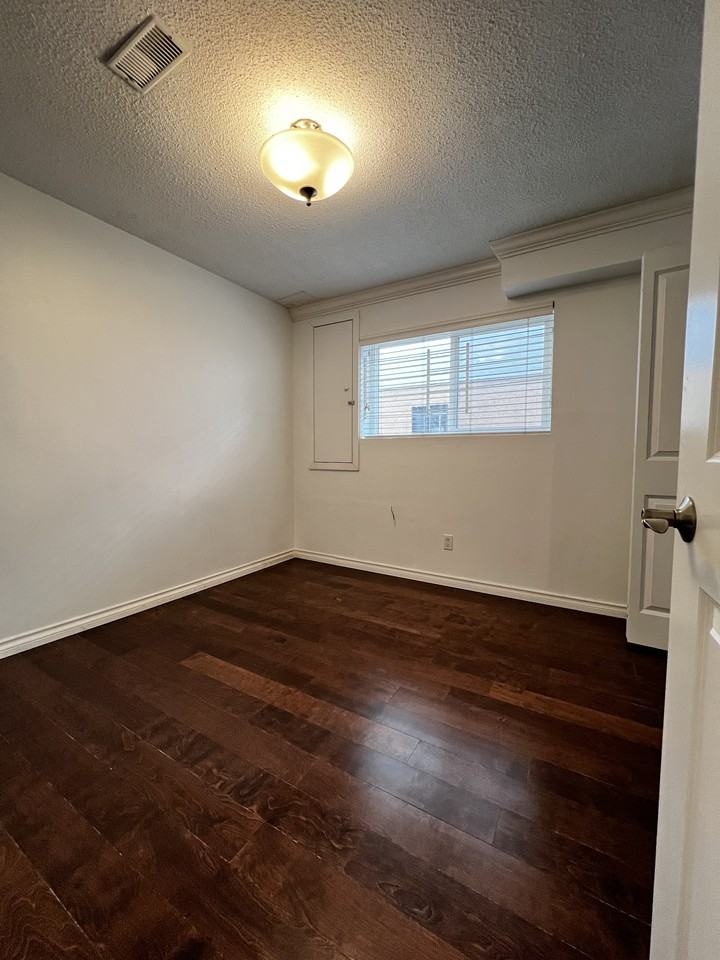 2509 East Pender Street - Photo 6 of 12