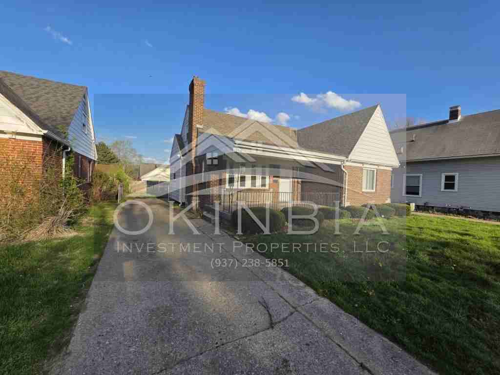 2540 Catalpa Dr - Photo 3 of 37