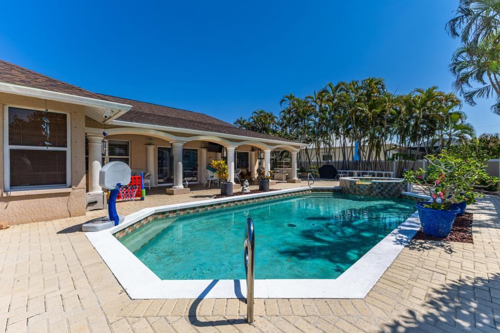 2310 Sw 53rd St - Photo 2 of 43