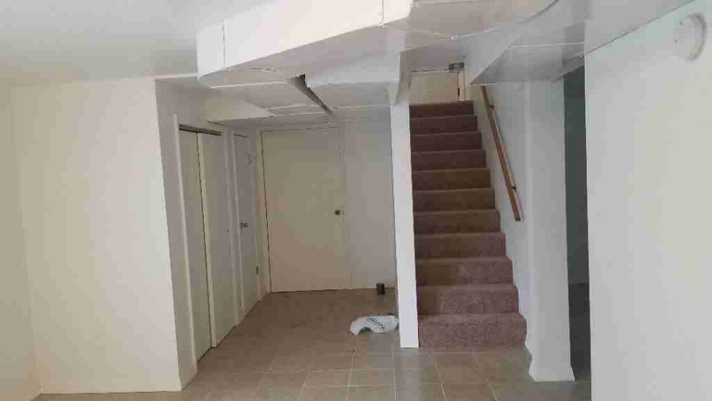 348 Sutherland Ave - Photo 3 of 17