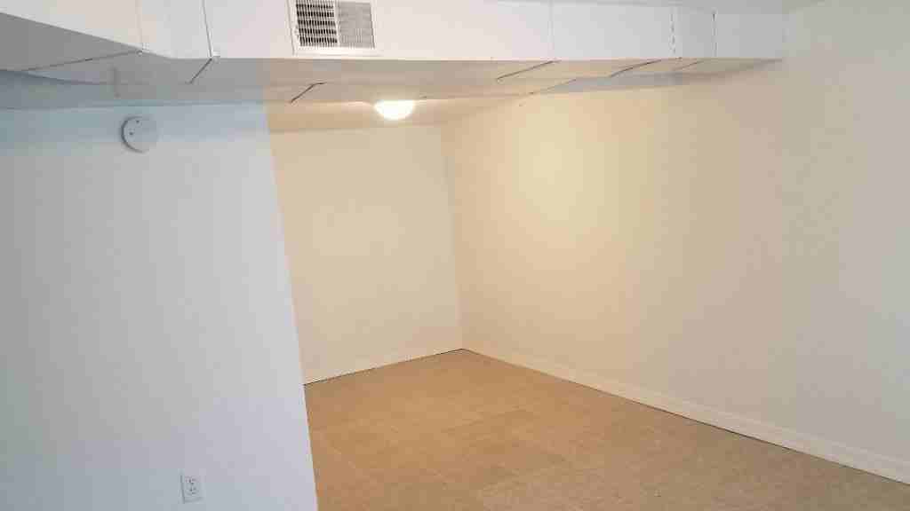 348 Sutherland Ave - Photo 5 of 17