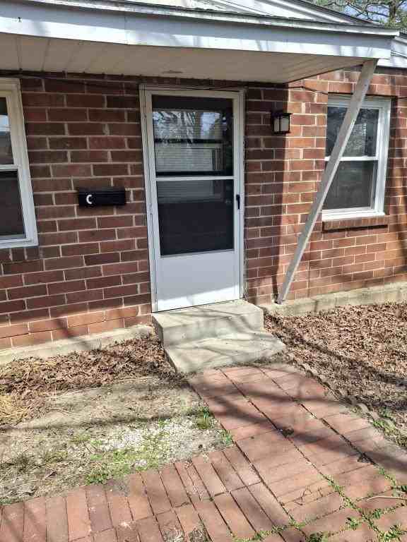 210 Conger Ave Apt C - Photo 2 of 4
