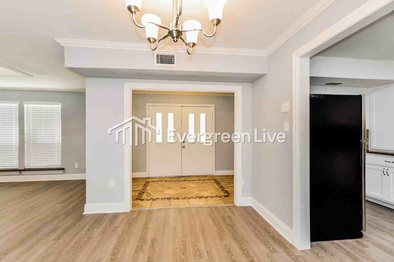 549 San Carlos Dr - Photo 7 of 20